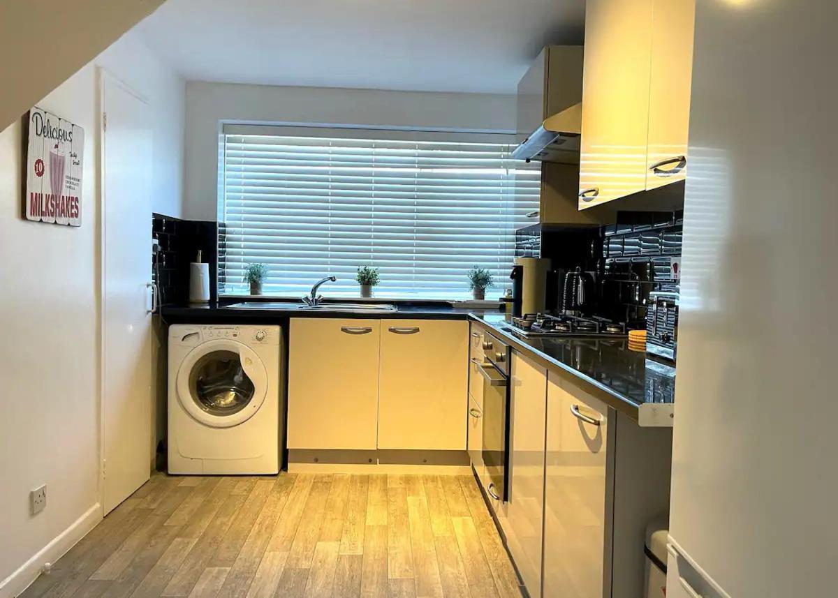 Majestic Modern Mews Pass The Keys *